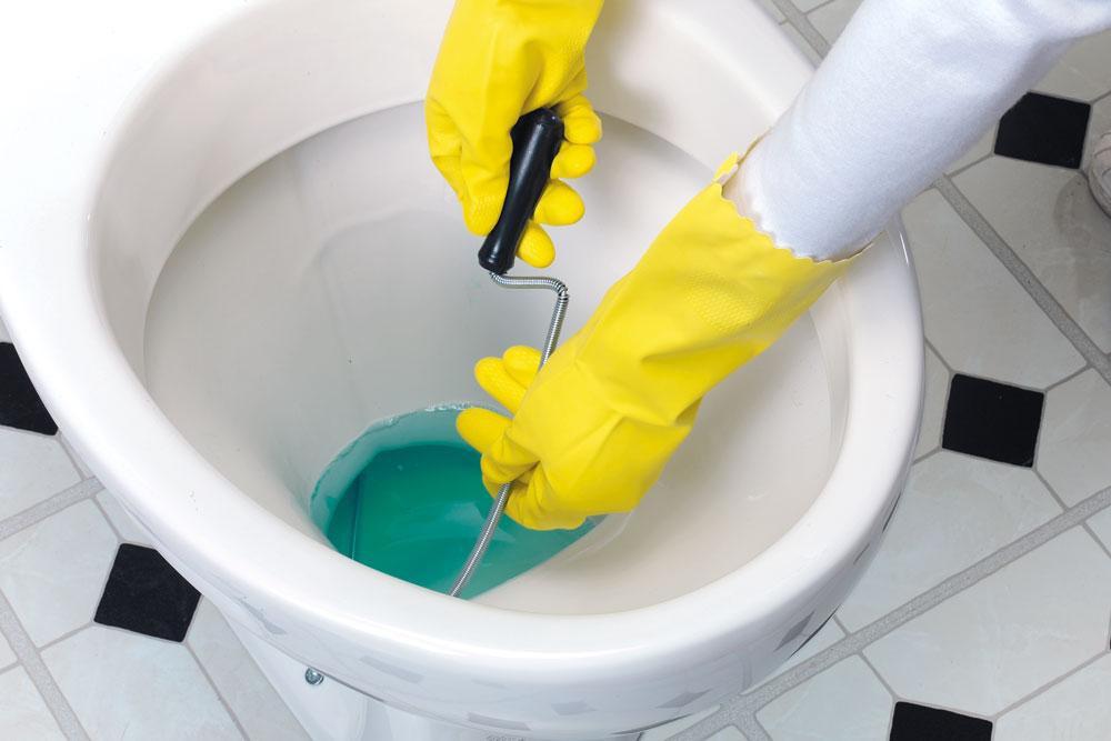 toilet ontstoppen met trekveer